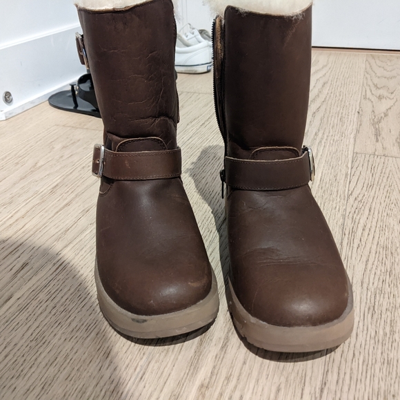 UGG boots, model Breida. Waterproof - Picture 1 of 5